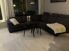 Small house close to the city and sea, hotelli kohteessa Stavanger