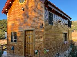 منتجع برمودا Bermuda resort, hôtel à Ajloun