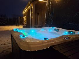 Chalet neuf avec jacuzzi et jardin privés - Durbuy, hotell i Durbuy