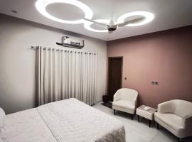 Livora stays Cozy Luxury 1BHK, hotel i Multan