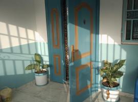 Home at Tujereng, hotel i Tujering