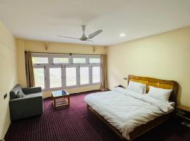 Gahirat Castle Chitral, hotel em Chitral