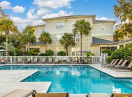 Coastal Comfort 2 Queen Beds pool near beach, Hotel in St. Simons Island