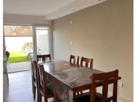 Casa familiar Sureña, hotel i Trelew