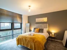 1BR Leeds City Balcony River View Apartment
