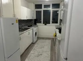 Spacious, home near central stations