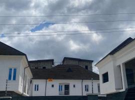 Palm terrace apartments calabar, alojamento em Calabar