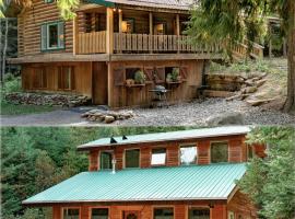 Private Two-Cabin Retreat Near Silverwood Theme Park - Sleeps 15, hotel v destinaci Spirit Lake