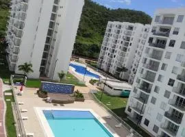 Apartamento Vacacional con 6 piscinas zonas verdes y salón de juegos