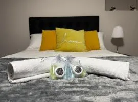 Stylish 1-Bed Apartment Ideal for 2 Guests
