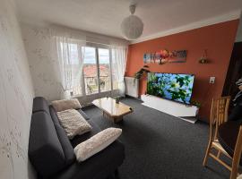 Appartement F4 meublé 75m2 trois chambres avec balcon โรงแรมในวิตแตล