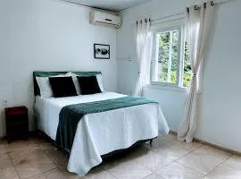 Refúgio até 8 pessoas Churrasqueira e pátio cercado