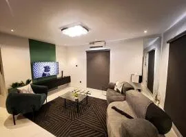 Elite 1BR Near Airport PS5 247 Power Wi-Fi