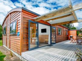 Hot Water Beach TOP 10 Holiday Park، فندق مع موقف سيارات في Hotwater Beach