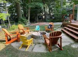 Cozy 4 Season Cottage in Sauble Beach, Near Beach, River & Trails