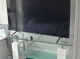 82 Djoyce hall kilruddery glen, hotel sa Bray