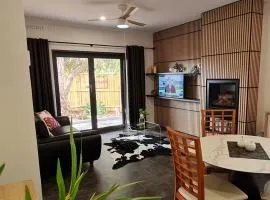 Sauvage - Spacious Apartment with Private Garden Courtyard
