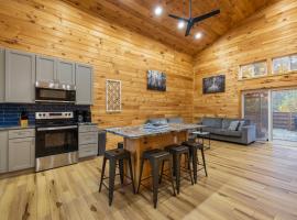 New listing-- Hocking Hills Modern Cabin, khách sạn ở Logan