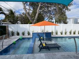 Relaxing Family Getaway w Heated Pool & Spa、ポンパノビーチのホテル