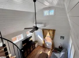 Cute Barn Guesthouse - Minutes from Downtown and major Attractions