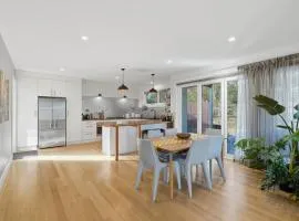 Taroona Hideaway - 3 Bedroom House with Sauna