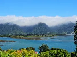 Tranquil Seaside Retreat for Two - Ever-Changing Estuary Views - Stone Bath & Starry Nights
