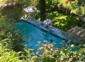 Authentique mas au milieu de la forêt