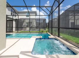 Gorgeous 5BDR Family with Pool at Storey Lake 2767 O, hotel en Kissimmee