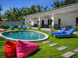 Wanderlust Hostel - Highest Privacy Hostel In Kuta - Big Clear Pool - Fast Internet, hotel di Kuta Lombok