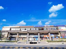 Hotel O Tulsi Hotel, hótel í Vadodara