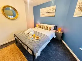 Comfortable 2-Bedroom Coastal Getaway, Sleeps 5