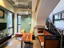 Rhythm-84 cozy 2bhk near Imagica with plunge pool, Hotel in Khopoli