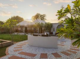 SaffronStays Raj Reverie Maharaja Tent Suites, hotel di Jaipur