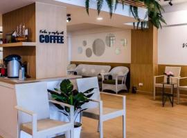 Magic House Hostel, hotell i Cha Am