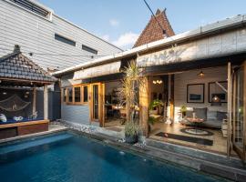 Villa Ju Ju, 3BR Iconic Villa in the Hearth of Pererenan, 5 mins from Canggu, hotel a Pererenan