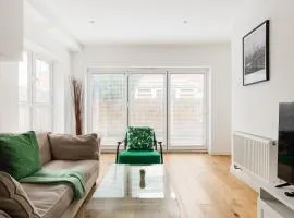 New! Bright 2BR Flat with Patio