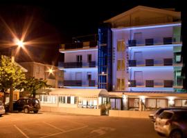 La Lanterna – hotel w mieście Silvi Marina