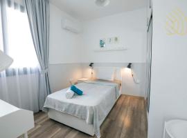 Sea view Remus Family 2 bdr apartment, hotel a Nicòsia