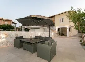 Akrolithia Guest House