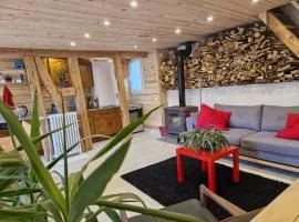 Sympathique logement en bois calme au centre ville