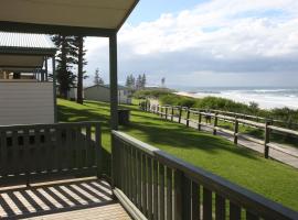Bulli Beach Tourist Park: Bulli şehrinde bir otoparklı otel