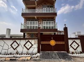 Devs Villa Amansara above the sky, hotel en Pune