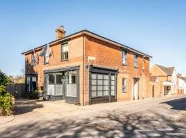 The Leiston, 1 Valley Road