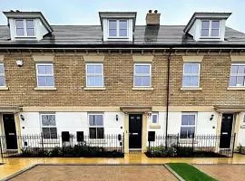 House - Sleeps 8 - Free Parking and Ps5