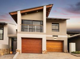 Topiary Lux Studio 16!, hotel a Herolds Bay