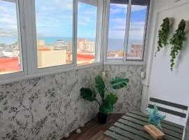 Moderno estudio con vistas al mar