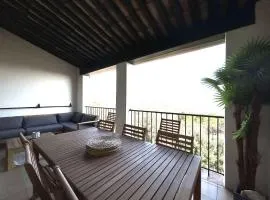 2135 GRIMAUD 3 PIECES VUE MER dans domaine avec piscines