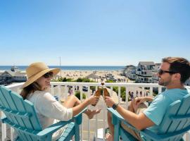 Ocean Views Newly Renovated Private Balcony, hotel u gradu Hampton
