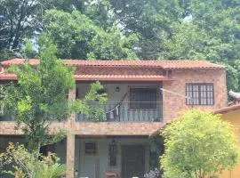 Encantadora casa com piscina e churrasqueira