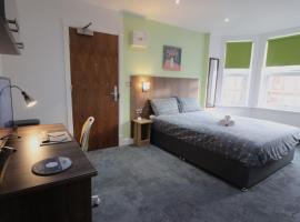 Victoria House - Deluxe Studios in Coventry City Centre, free parking, by COVSTAYS, khách sạn ở Coventry